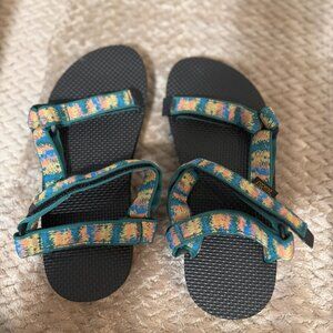 Kid's Teva, Size 4, New (no box)